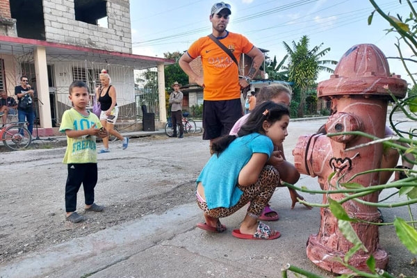 Intervención pública La ciudad y sus hidrantes, propuesta cultural que gana adeptos en Guáimaro. 