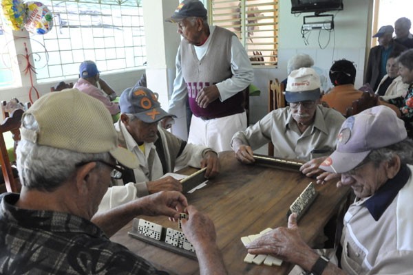Evalúan en Camagüey atención al adulto mayor
