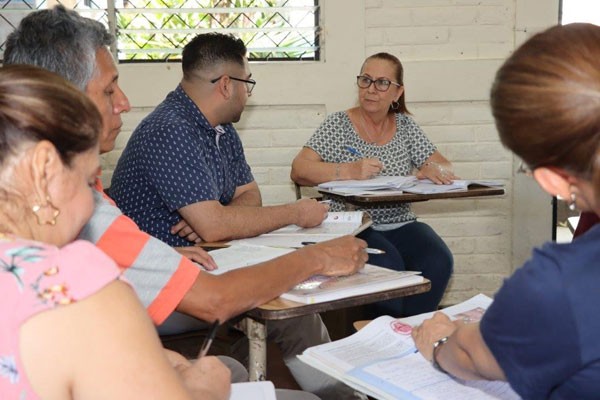 Educadores cubanos potencian la preparación metodológica y el proceso enseñanza aperndizaje. Foto tomada de Ministerio de Educación, Ciencia y Tecnología.