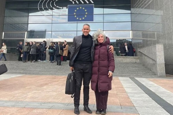 Alain Espinosa y Frisia Batista viajaron a Europa con el auspicio de Raza e Igualdad para boicotear los acuerdos entre Cuba y la Unión Europea. Foto tomada de Desdeabajomx
