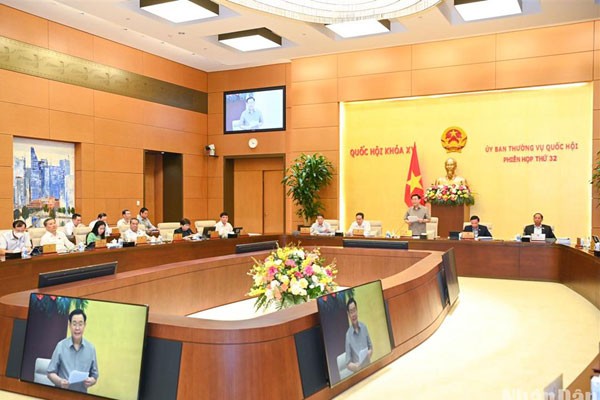 32 reunión del Comité Permanente de la Asamblea Nacional (Parlamento) de Vietnam.
