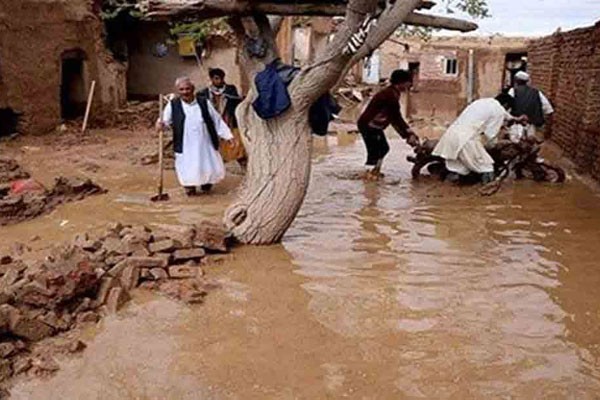 Casi mil 600 familias fueron afectadas por inundaciones en Afganistán