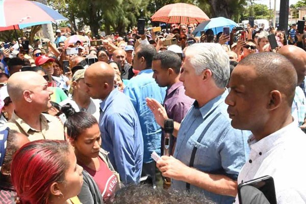 Presidente cubano, Miguel Díaz-Canel, durante sus recorridos por municipios del país