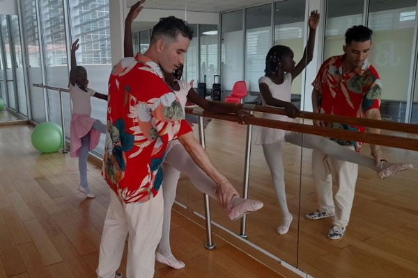  Bailarín y coreógrafo cubano Luis Miguel Rivero. 