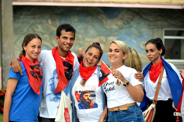 Jóvenes activos y entusiastas en las transformaciones de la nación.