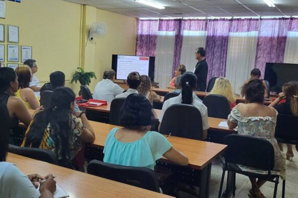 Participantes en el evento BiblioTunas 2024.