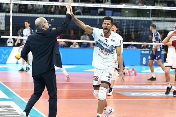 Voleibolista cubano Osniel Mergarejo.