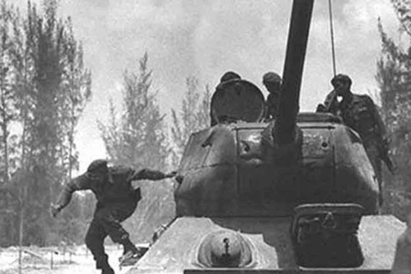 El inolvidable Fidel en las arenas de Playa Girón.