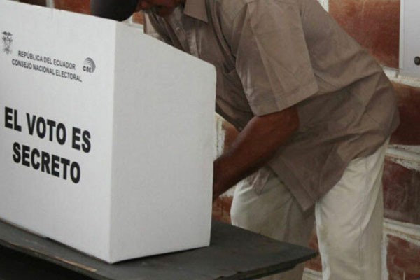 Ecuador en consulta popular y referendo