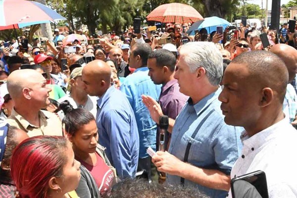 Presidente cubano, Miguel Díaz-Canel, durante sus recorridos por municipios del país