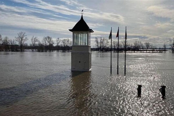 Río Ishim en el pueblo de Abatskoye, región de Tiumén