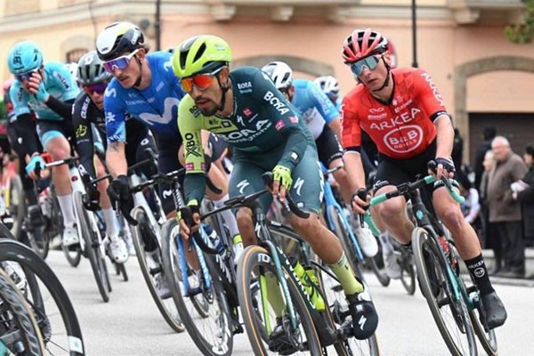 Ciclistas colombianos Daniel Felipe Martínez y Einer Rubio