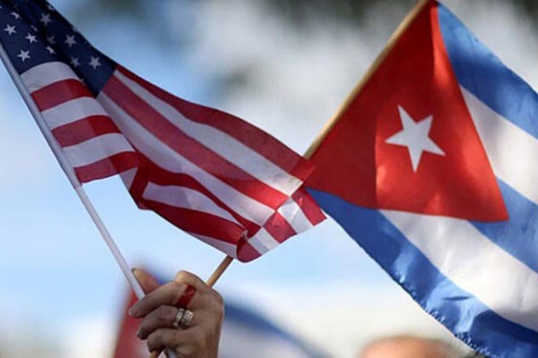 Banderas de Estados Unidos y Cuba