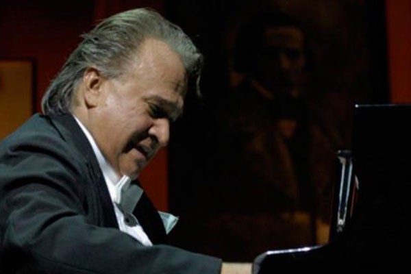 Virtuoso pianista cubano Frank Fernández