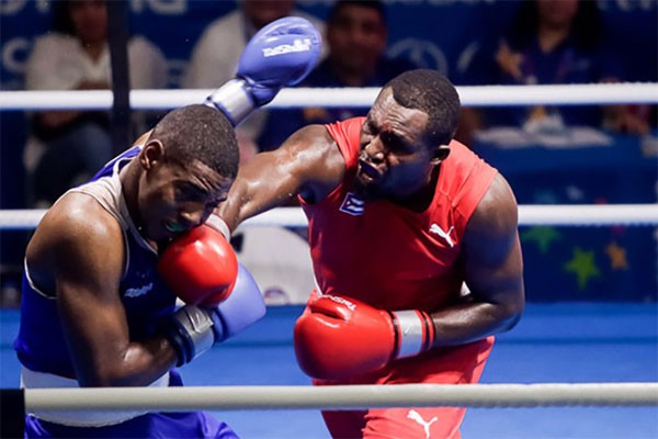 Boxeador cubano Julio César La Cruz.