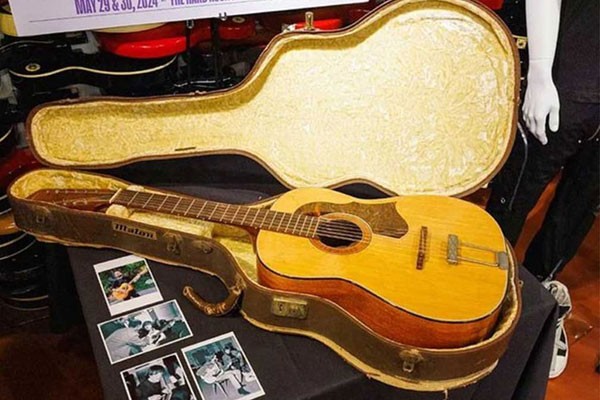 Guitarra usada por el músico británico John Lennon