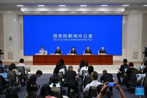 China se sitúa entre los tres principales socios comerciales de 157 países y regiones, según aduanas