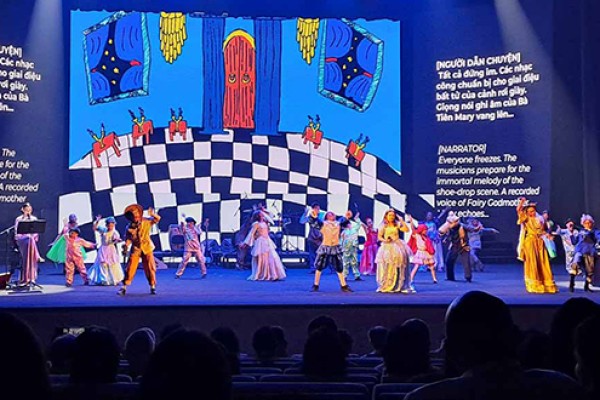 La Colmenita conmueve y deleita al público vietnamita