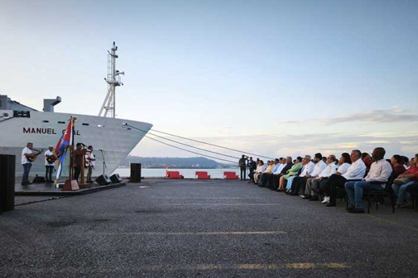 Asiste Primer Ministro al recibimiento del Buque "Manuel Gual"