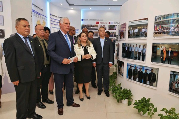 Visitó Díaz-Canel empresa chino-cubana de biotecnología