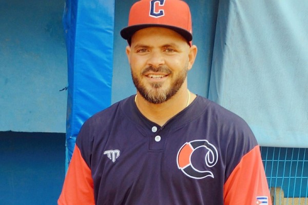 Novato camagüeyano sorprende en apertura beisbolera