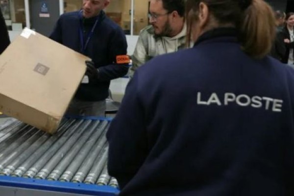 Aranceles de Trump provocan que envíos postales hacia EEUU se detengan casi en su totalidad