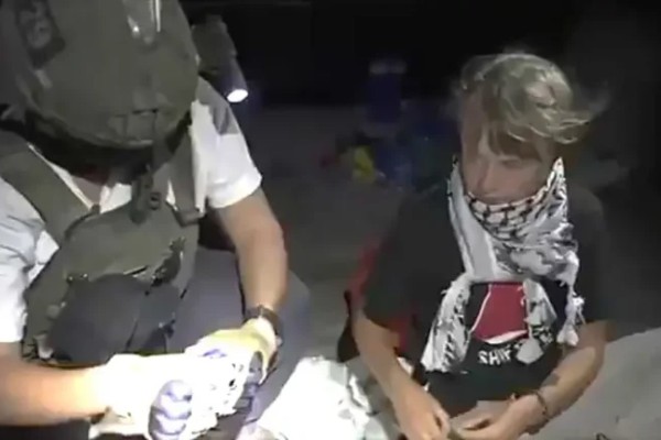 Israel detiene a los activistas de la flotilla de ayuda humanitaria que intentaba llegar a Gaza y asegura que los deportará