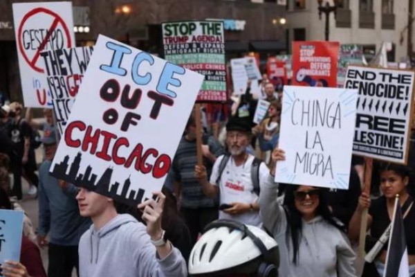 Apple and Google block app that locates ICE agents