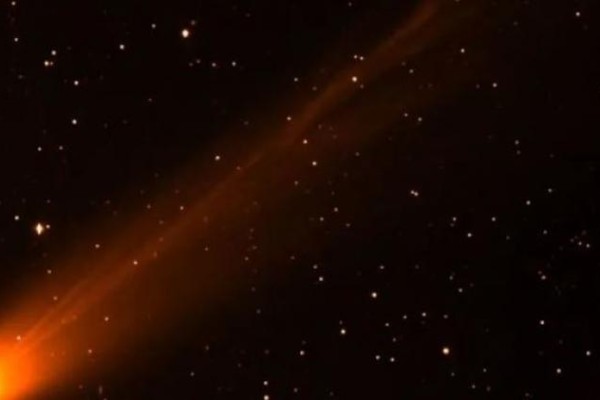 Dos brillantes cometas pasarán cerca de la Tierra este mes: ¿cuándo, dónde y cómo verlos?