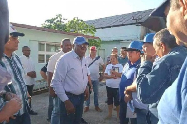 Insiste Valdés Mesa en la necesidad estratégica de diversificar bases productivas del sector azucarero en Camagüey