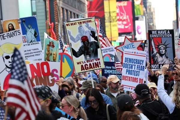'No Kings': Large-scale anti-Trump protests across the US