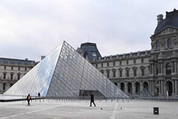 Macron indica acelerar medidas de seguridad del Louvre