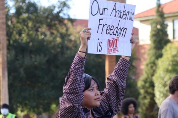 Siete universidades de EEUU plantan cara a Gobierno de Trump