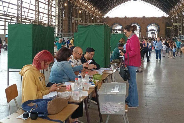 Chileans Head to the Polls to Elect President and Renew Parliament