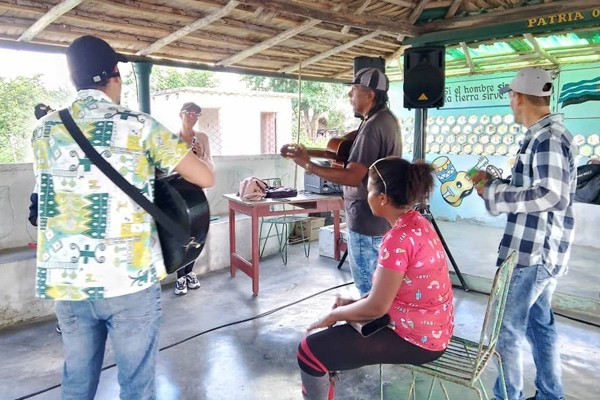 For the Art that Flourishes in Communities (+ Photos) 