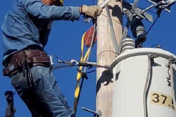 Authorities in Florida maintain monitoring of power outages in several communities.