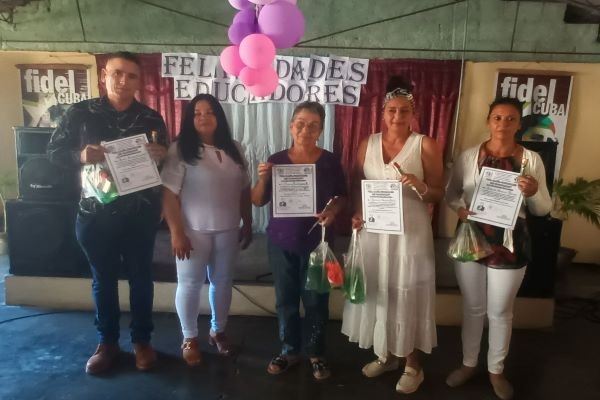 Honores para el alma de un maestro (+Fotos)