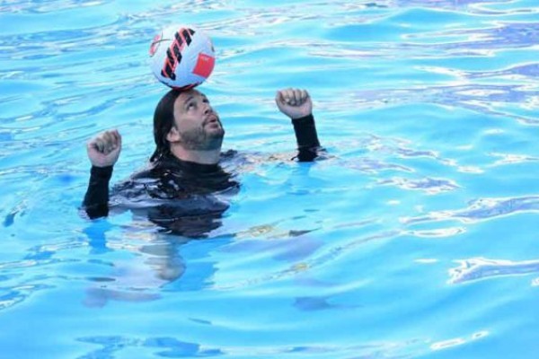 Johen Lefont will seek a new record for ball control in the water.