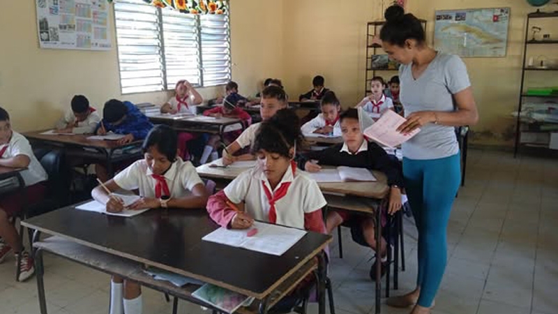 Educandos del centro primario Luis Magín Díaz, en Guáimaro