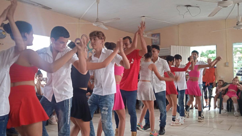 Grupo de Danza del poblado de Martí, en Guáimaro