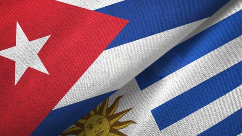 Banderas-Cuba y Uruguay