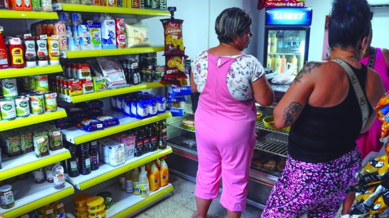 Analizan en Guáimaro equidad de precios
