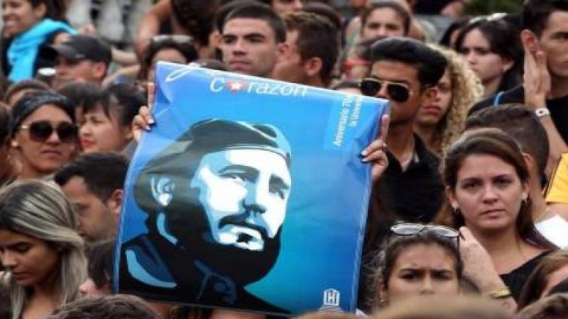 Jóvenes italianos celebran centenario del líder cubano Fidel Castro