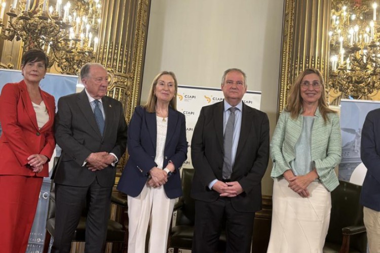 Iberoamérica pisa acelerador de inversiones propias