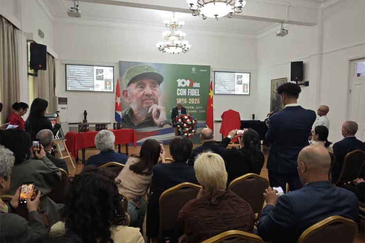 Sonoridad de Nicolás Guillén en China con Todas las flores de abril