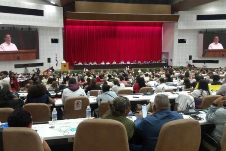 A la solidaridad, Cuba le abre el pecho