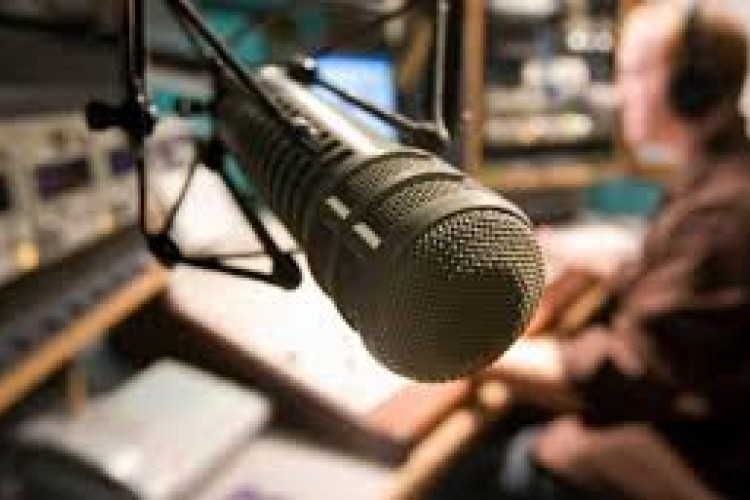 Conectando voces: Radio Esmeralda celebra 18 años de apoyo a la Revolución