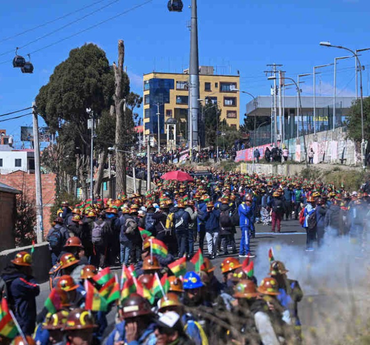 Periodistas instan a diálogo pacificador en Bolivia