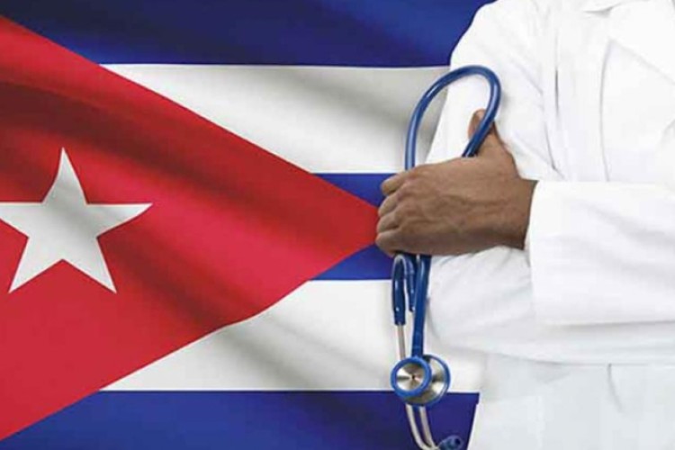 Médicos brasileños formados en Cuba destacan humanismo de la isla
