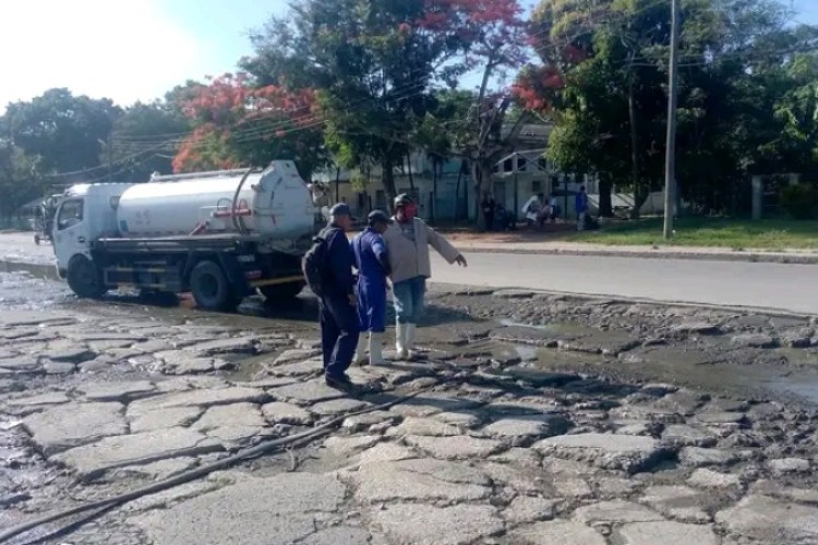 Laboran en recuperación de área de la Terminal de Ómnibus de Guáimaro (+Fotos)